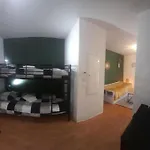 Du Mouflon Vert, Dans De Tourisme 3 Etoiles